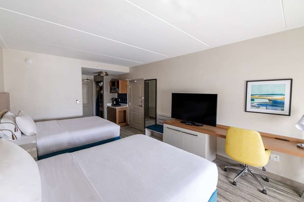Images Hilton Garden Inn Lakewood