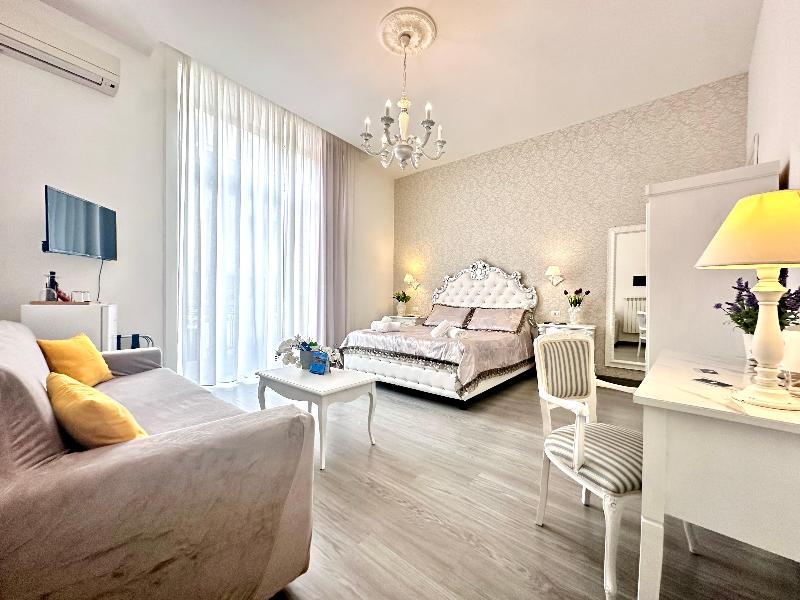 Palazzo Chiatamone Bed And Breakfast