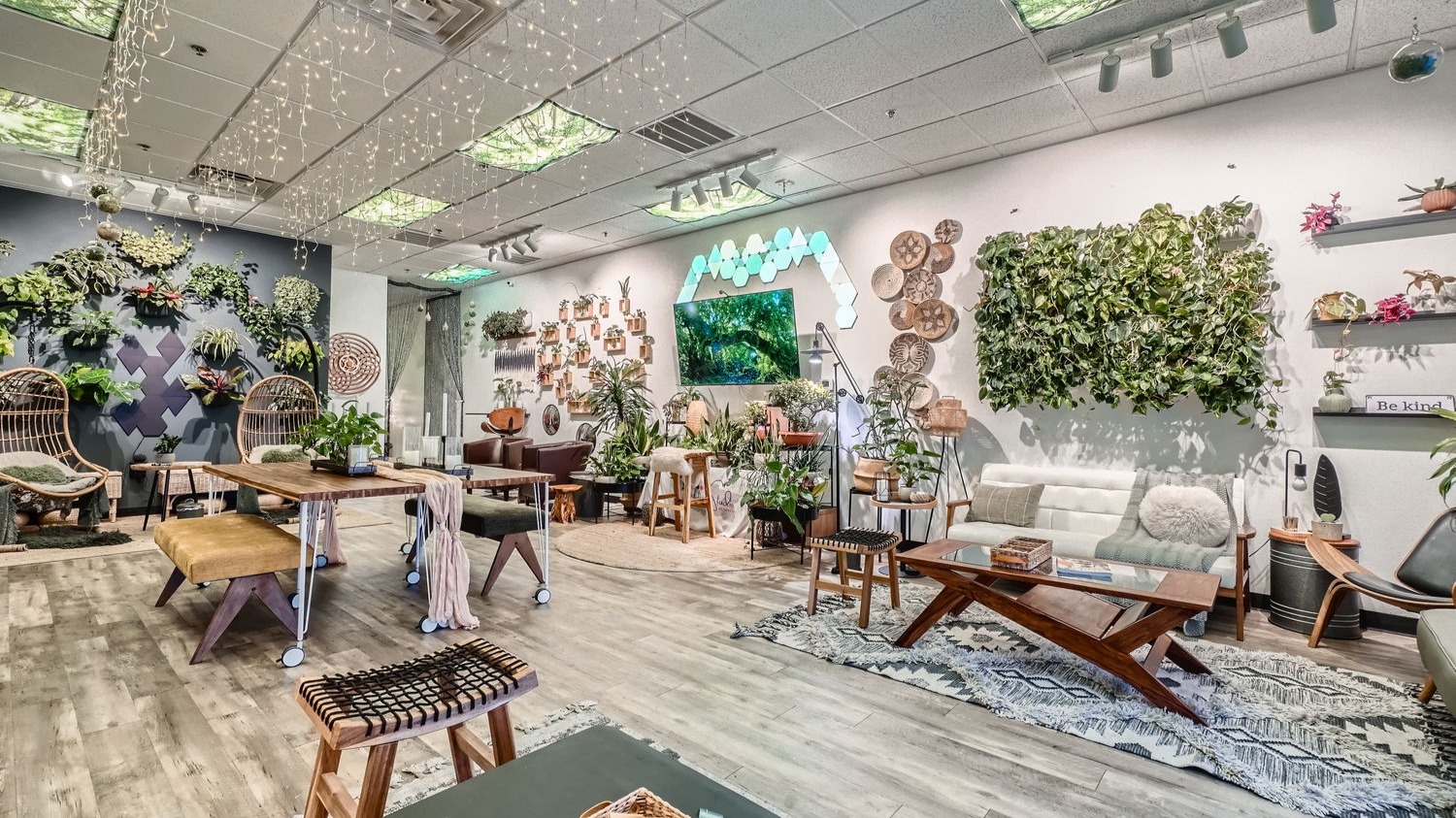 Host your next private event at Rooting For You! Our creative studio is the perfect venue for all of your event needs with a stunning ambiance and a bar.