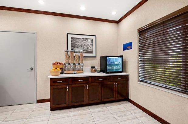 Images Best Western Ontario Mills Mall