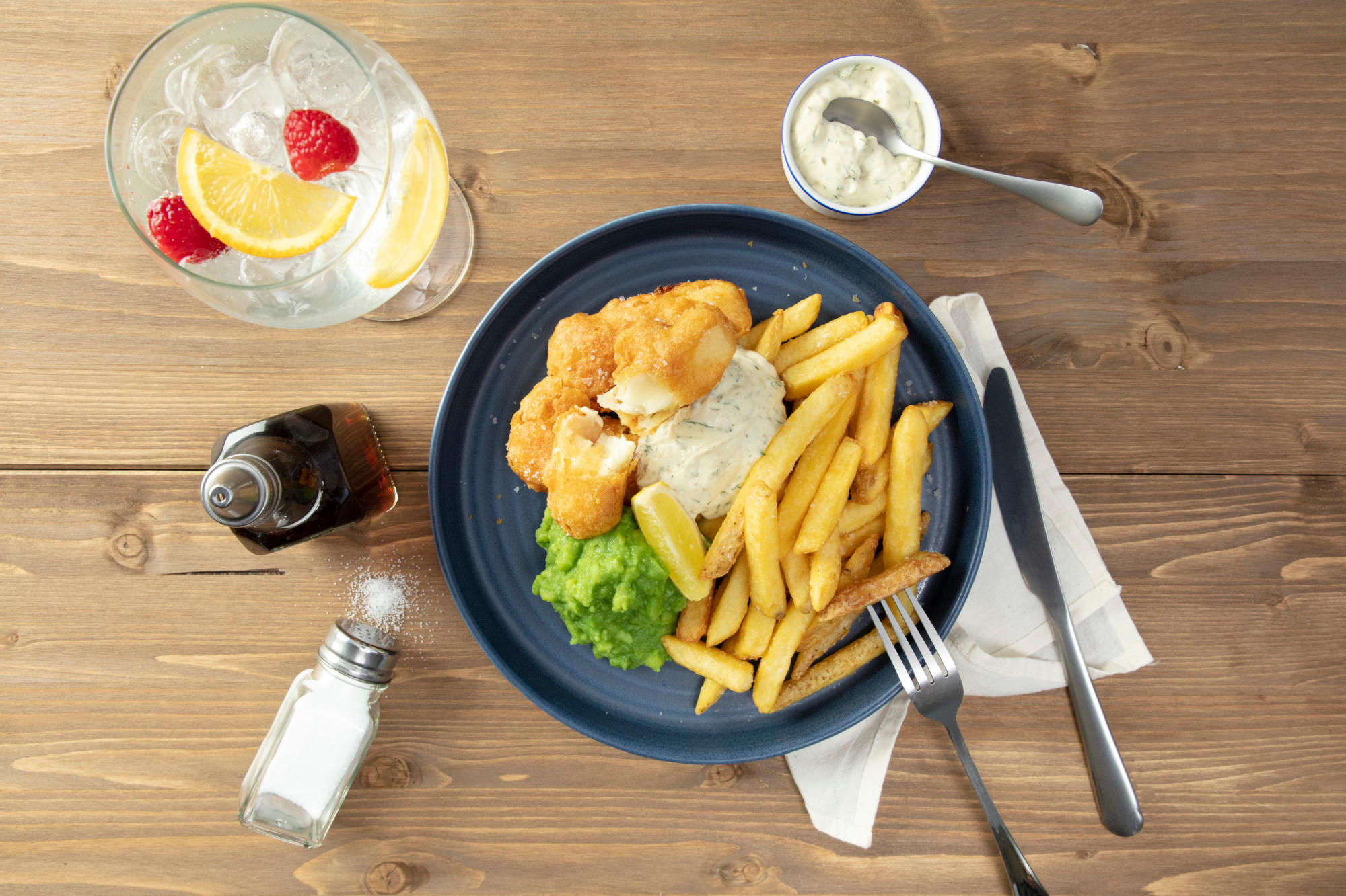 Halloumi ‘fish’ & chips, hand-battered halloumi with skin-on chips, choice of peas, tartare sauce an