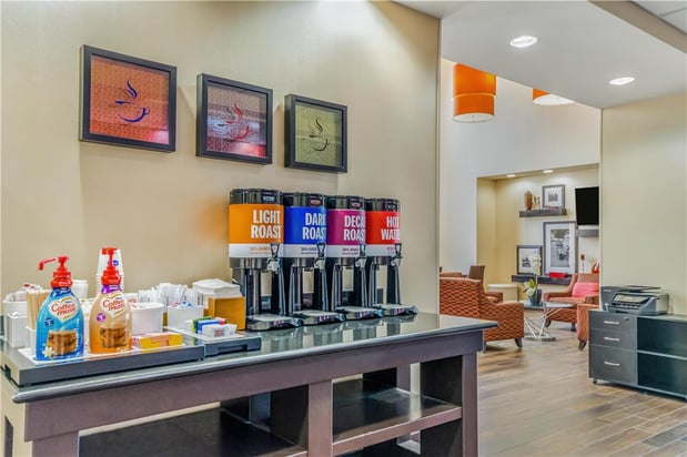 Images Hampton Inn & Suites Detroit/Airport-Romulus