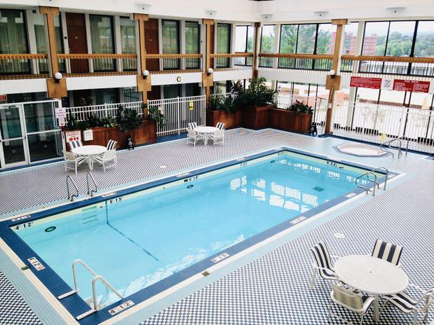 Images Holiday Inn & Suites Pittsfield-Berkshires by IHG