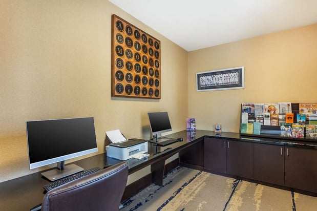 Images Best Western Plus University Park Inn & Suites