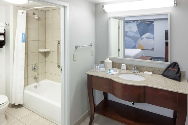 Images Hampton Inn & Suites Oklahoma City-Bricktown