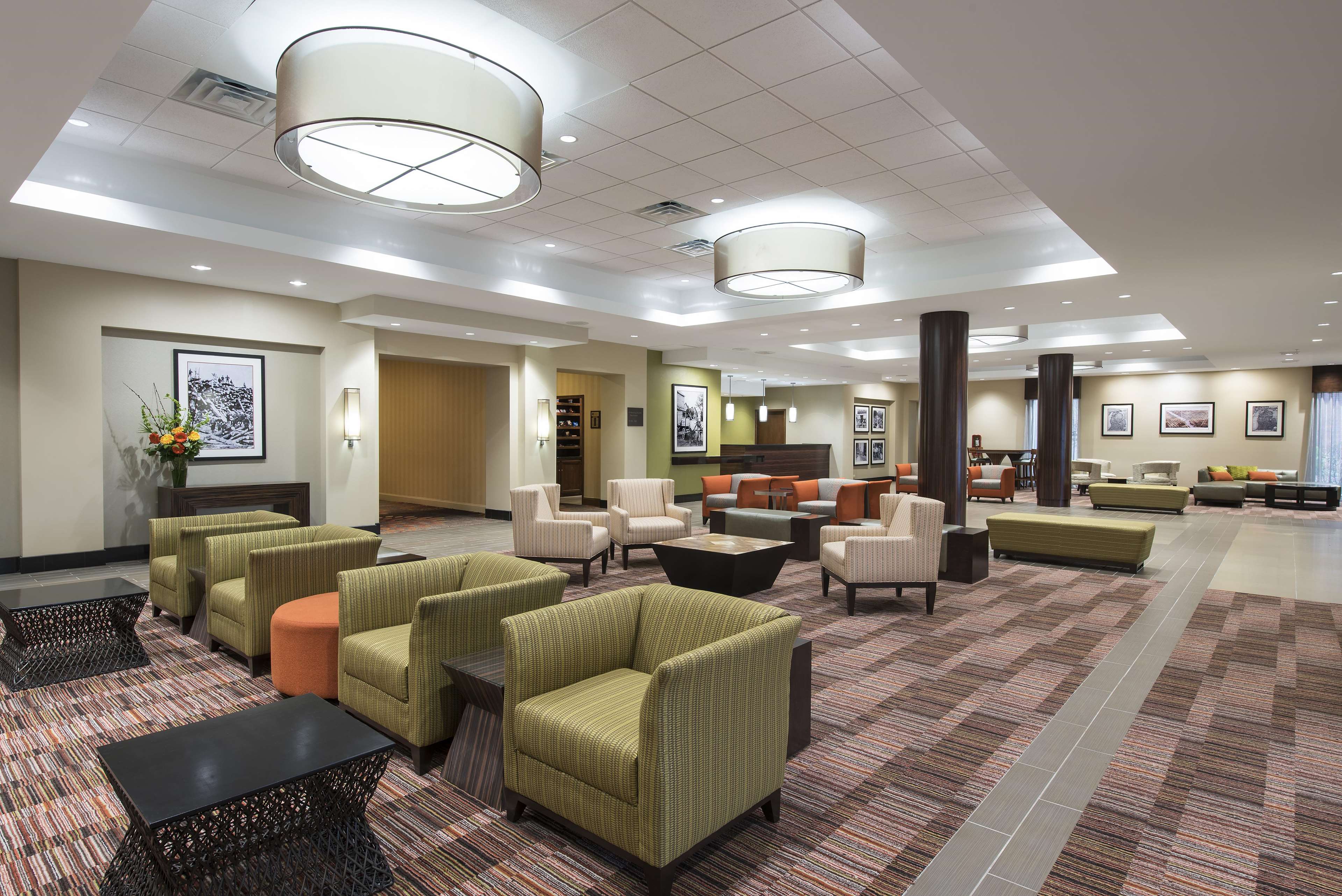 DoubleTree by Hilton Hotel Grand Rapids Airport Photo