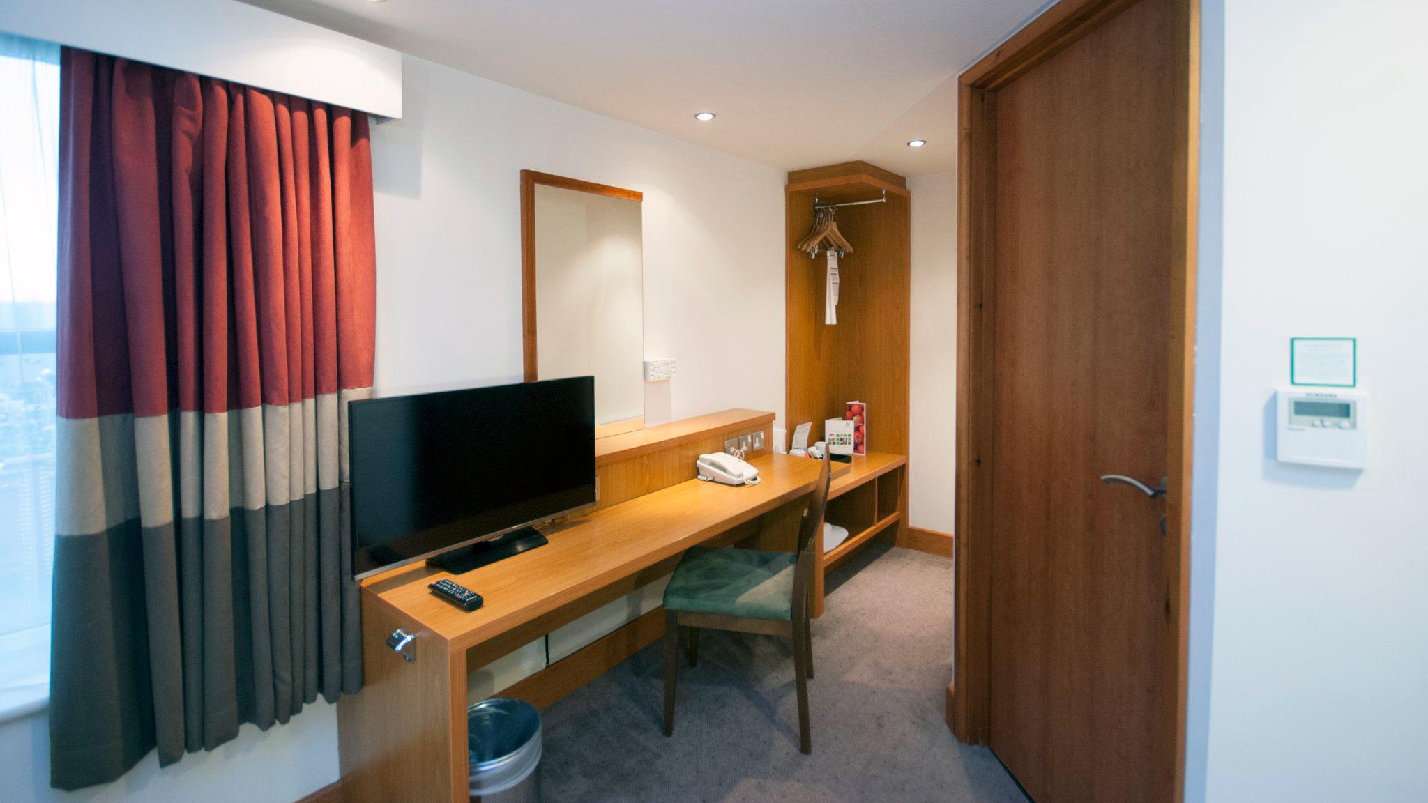 Images Holiday Inn Manchester - Central Park, an IHG Hotel