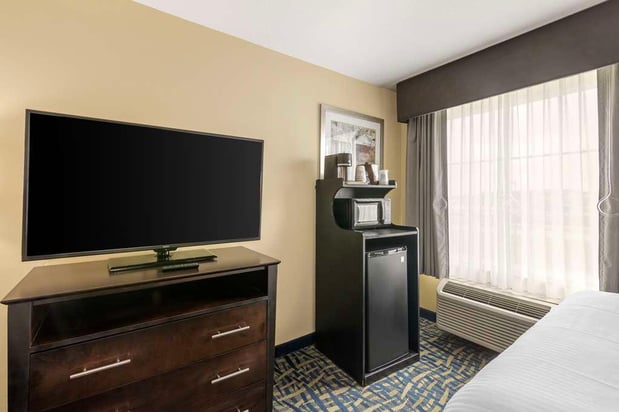 Images Best Western Plus Brunswick Inn & Suites