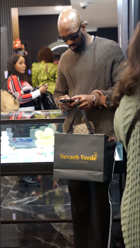 At Nevaeh Verde, customer service is at the heart of our dispensary experience. Our knowledgeable staff takes time to understand your needs and guide you through our premium cannabis selection, ensuring a personalized and fulfilling shopping experience.