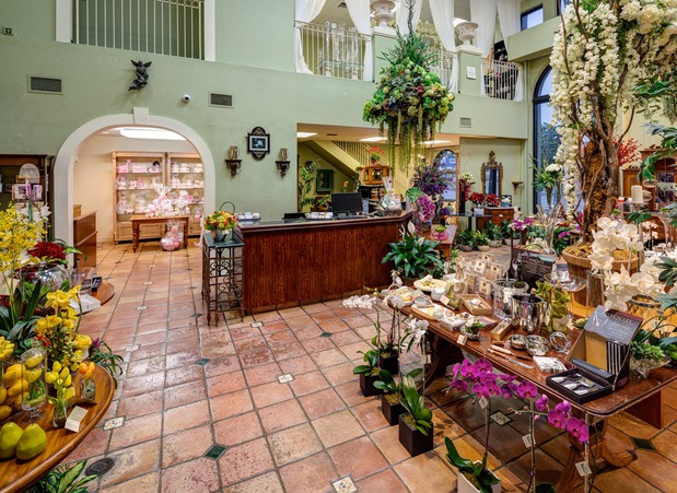 Images Trias Flowers & Gifts