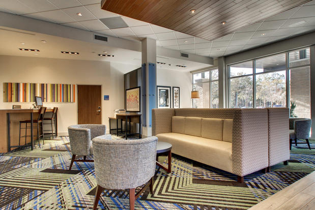 Images Holiday Inn Express & Suites Summerville by IHG