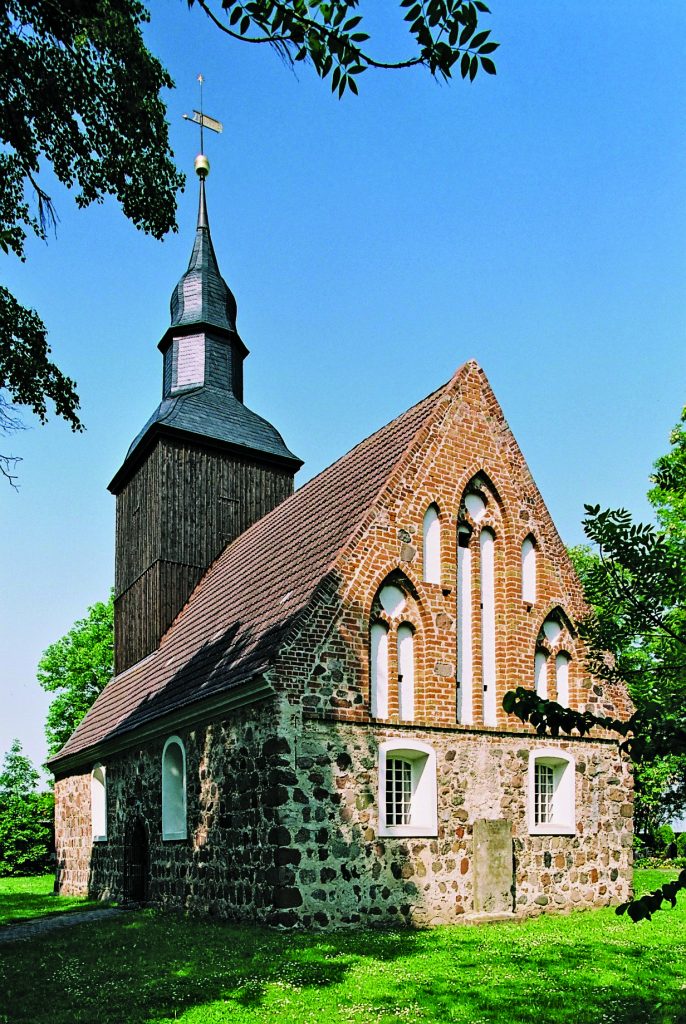 Kirche Tornow - Pfarrsprengel Schönfeld, Ortsmitte in Göritz