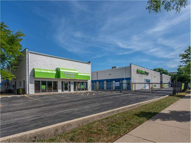 Beauty Image - Extra Space Storage at 3850 W Devon Ave, Lincolnwood, IL 60712