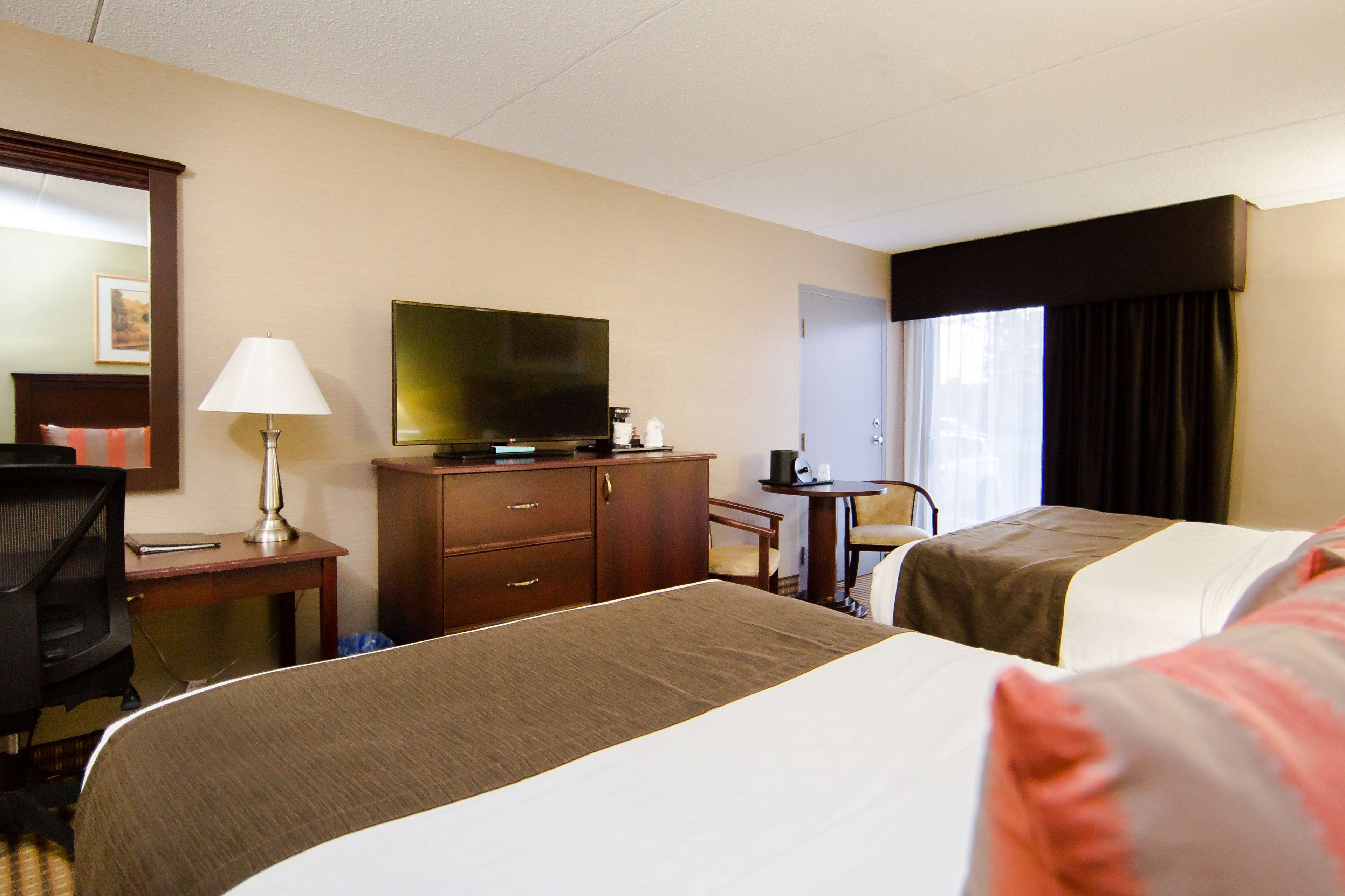 Two Queen Beds Best Western Plus Ottawa Kanata Hotel & Conference Centre Ottawa (613)828-2741