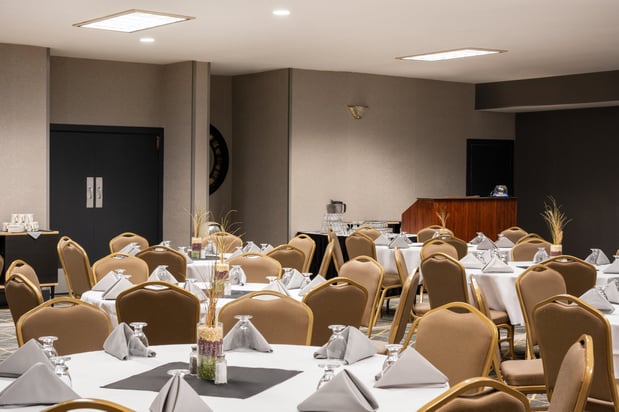 Images Holiday Inn Ontario by IHG