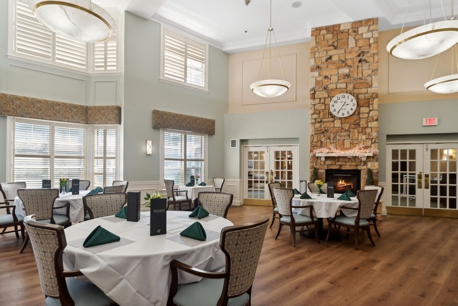 The Gables at Winchester community dining room