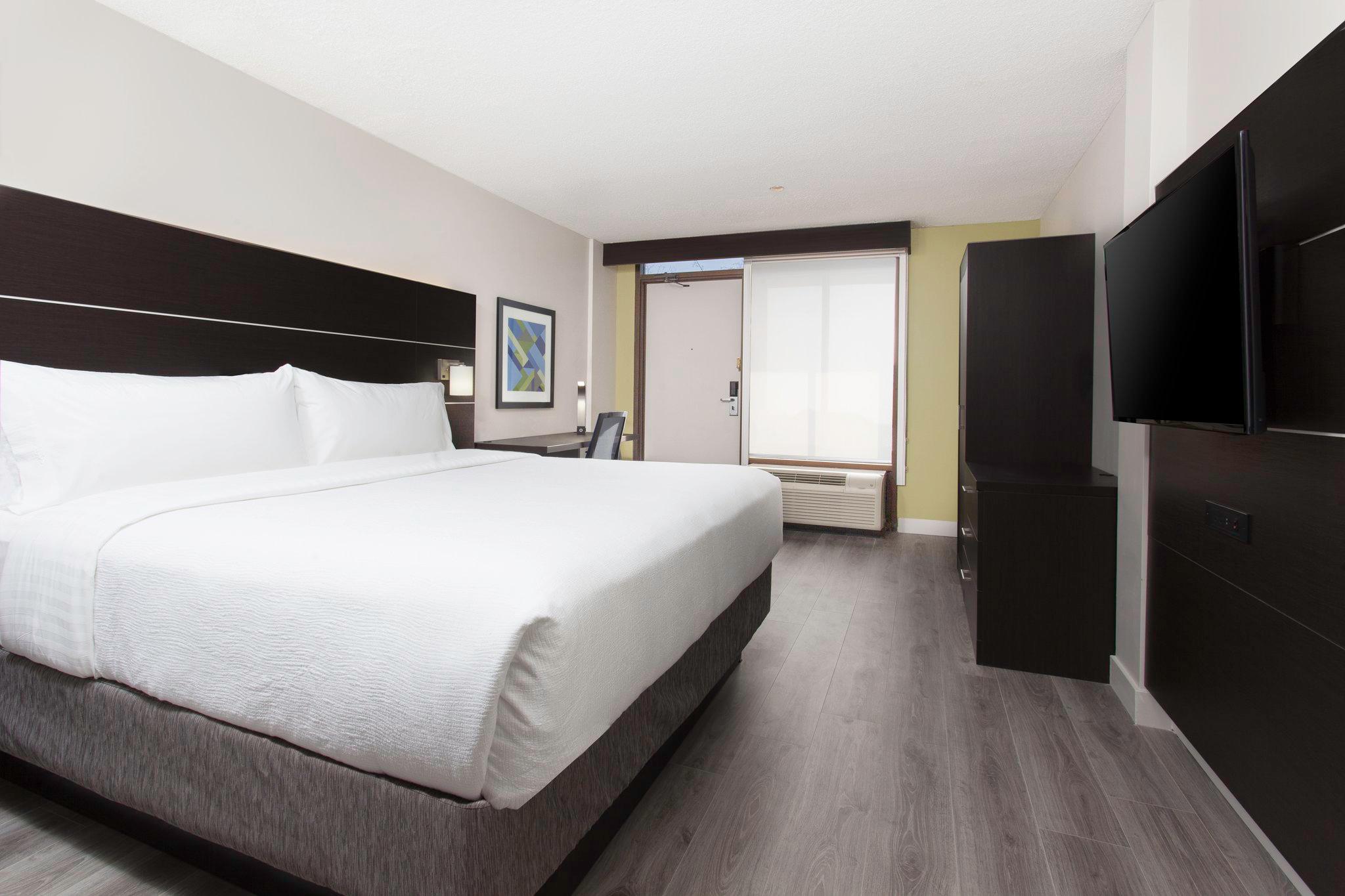 Images Holiday Inn Express & Suites Mississauga-Toronto Southwest, an IHG Hotel