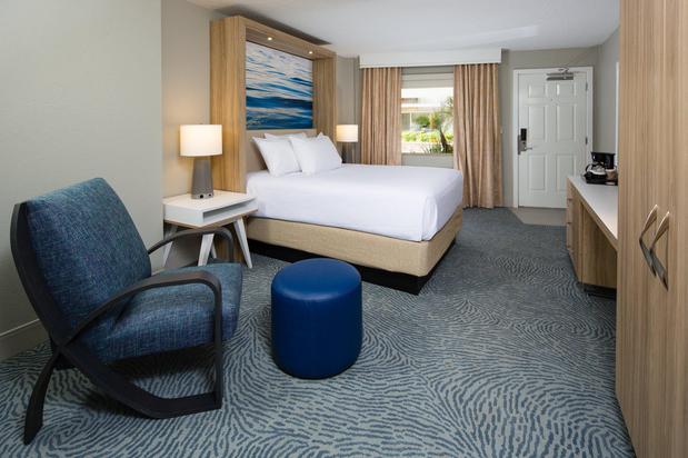 Images Crowne Plaza Melbourne-Oceanfront by IHG