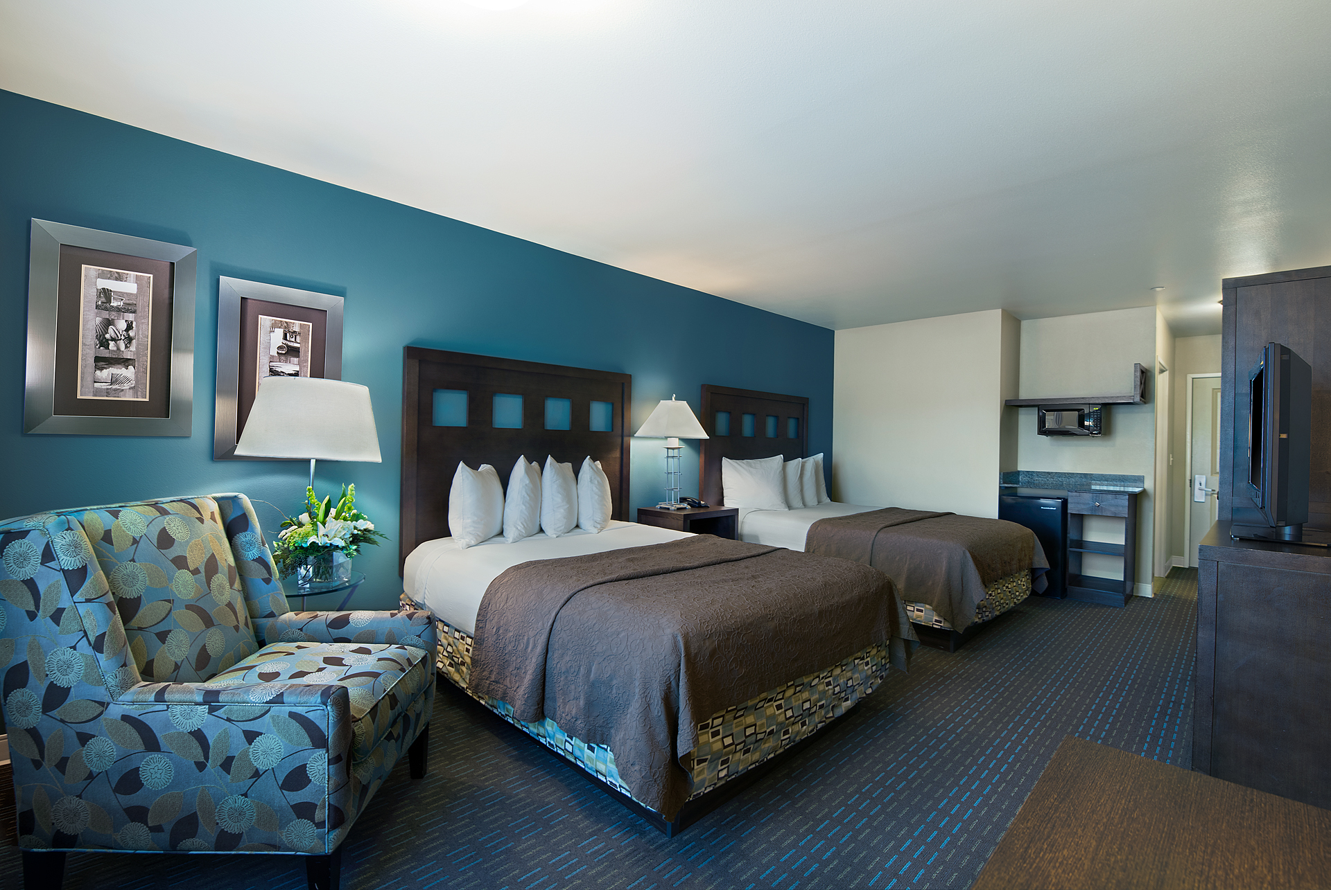 Oxford Suites Silverdale Image