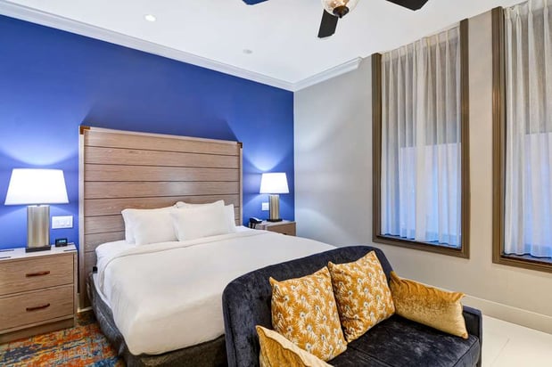 Images The Cincinnatian Hotel, Curio Collection by Hilton