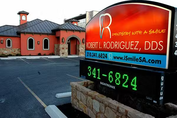 Images Robert L. Rodriguez DDS