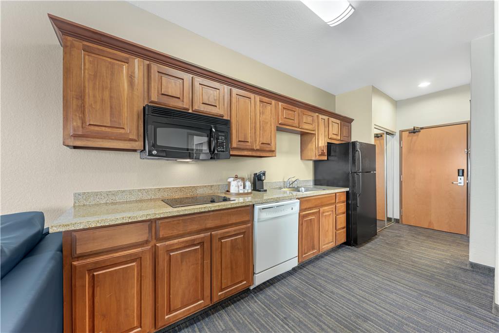 Double Queen Suite - Kitchen