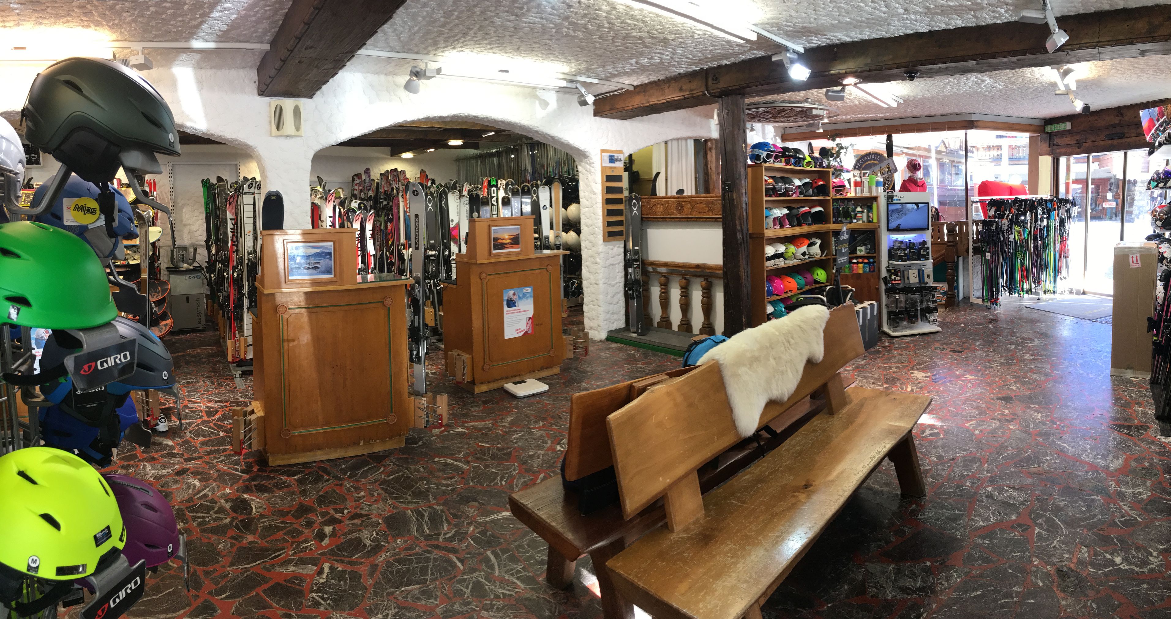 ALEX SPORTS LES BOUTIQUES SA