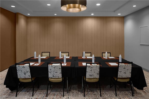 Images Embassy Suites by Hilton Phoenix Biltmore