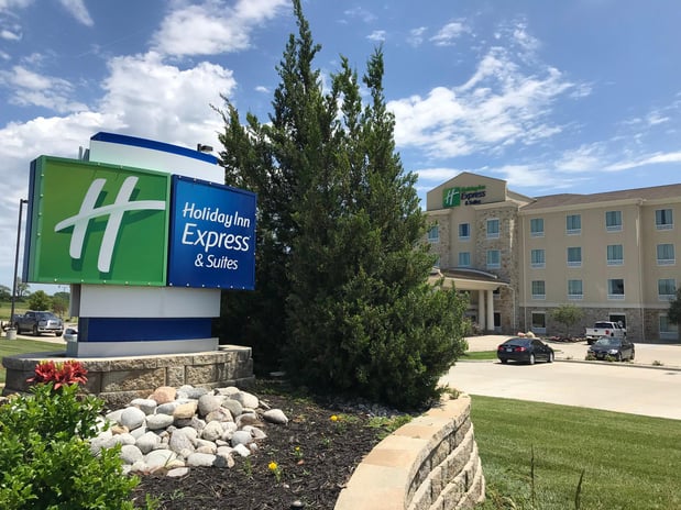 Images Holiday Inn Express & Suites St. Joseph by IHG