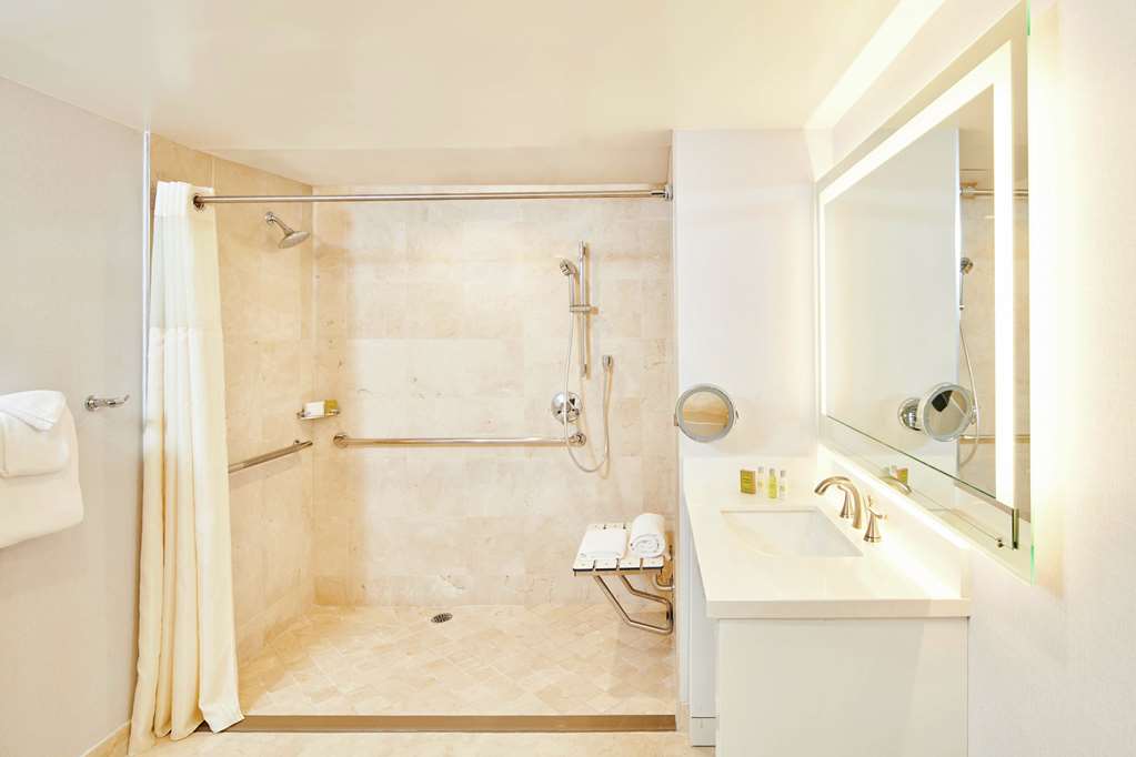 DoubleTree by Hilton Hotel Torrance - South Bay