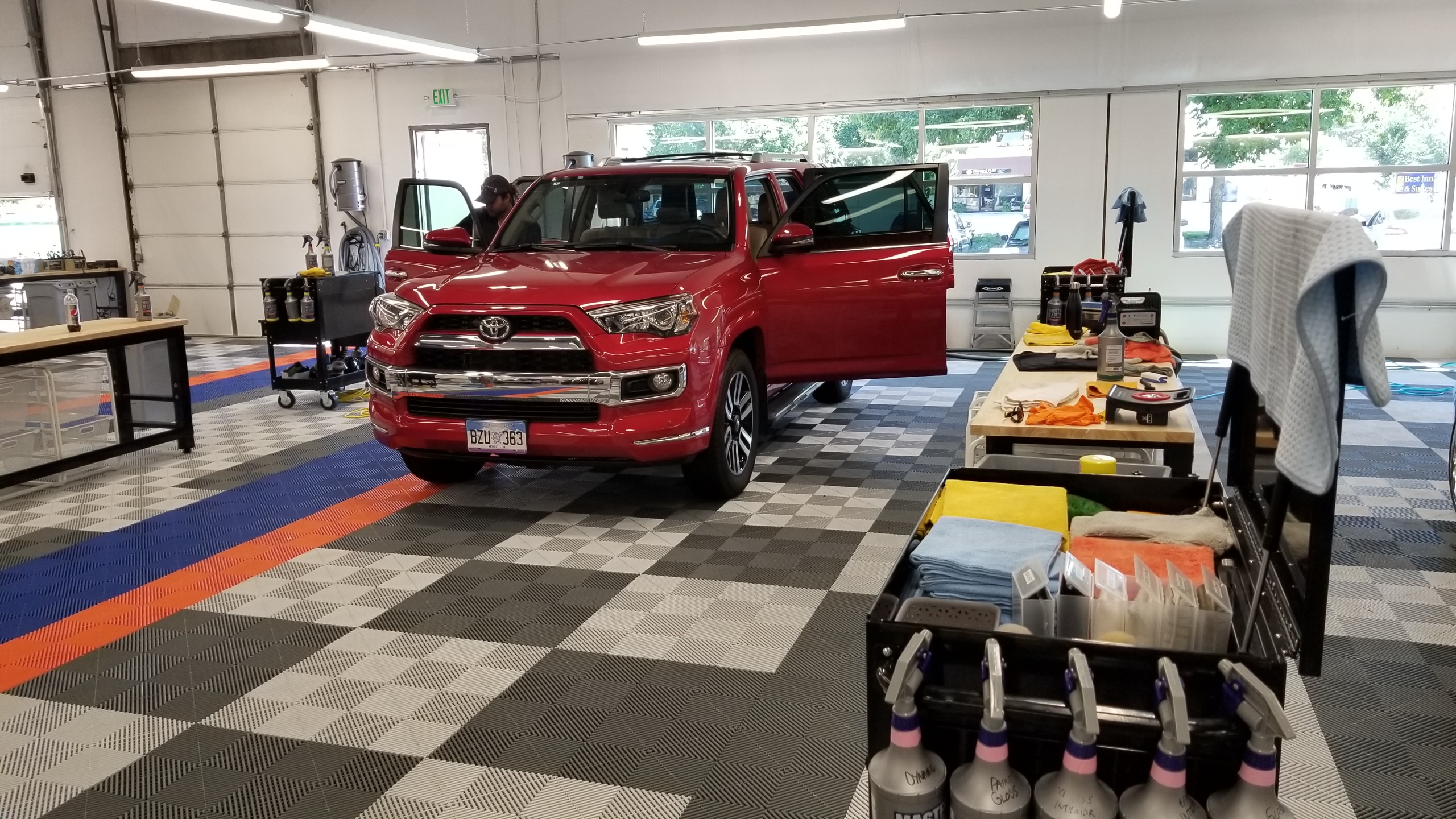 Autowash Showroom Detailing Photo