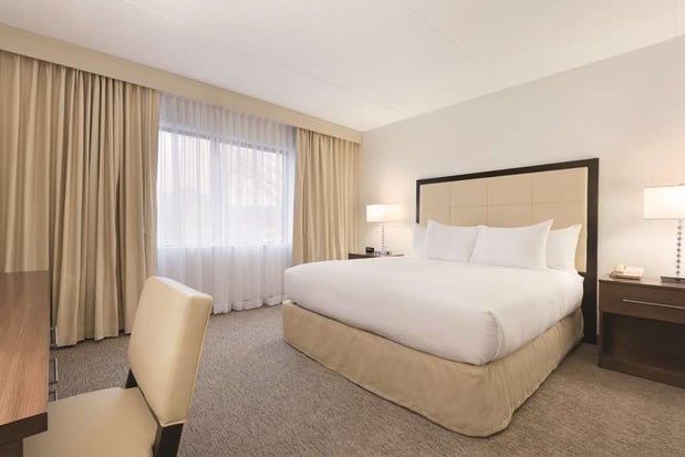 Images Embassy Suites by Hilton Milwaukee Brookfield