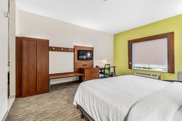 Images Holiday Inn Express & Suites Van Buren-Ft Smith Area, an IHG Hotel