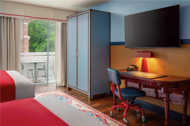 Images Graduate by Hilton Dallas