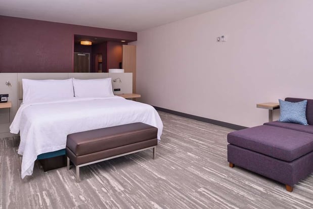 Images Hilton Garden Inn Kansas City Airport