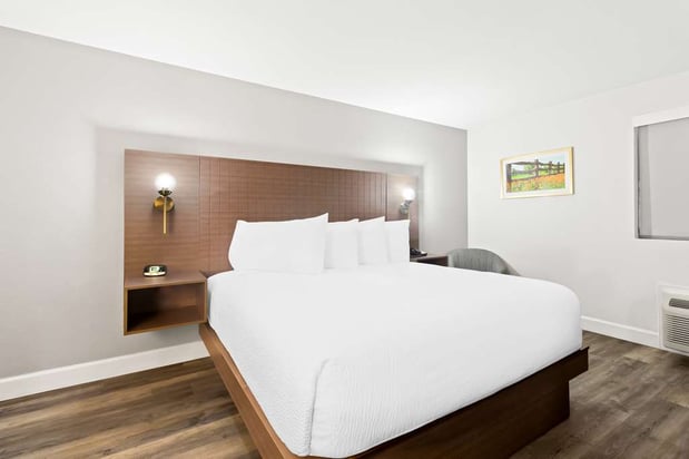 Images SureStay by Best Western Groves