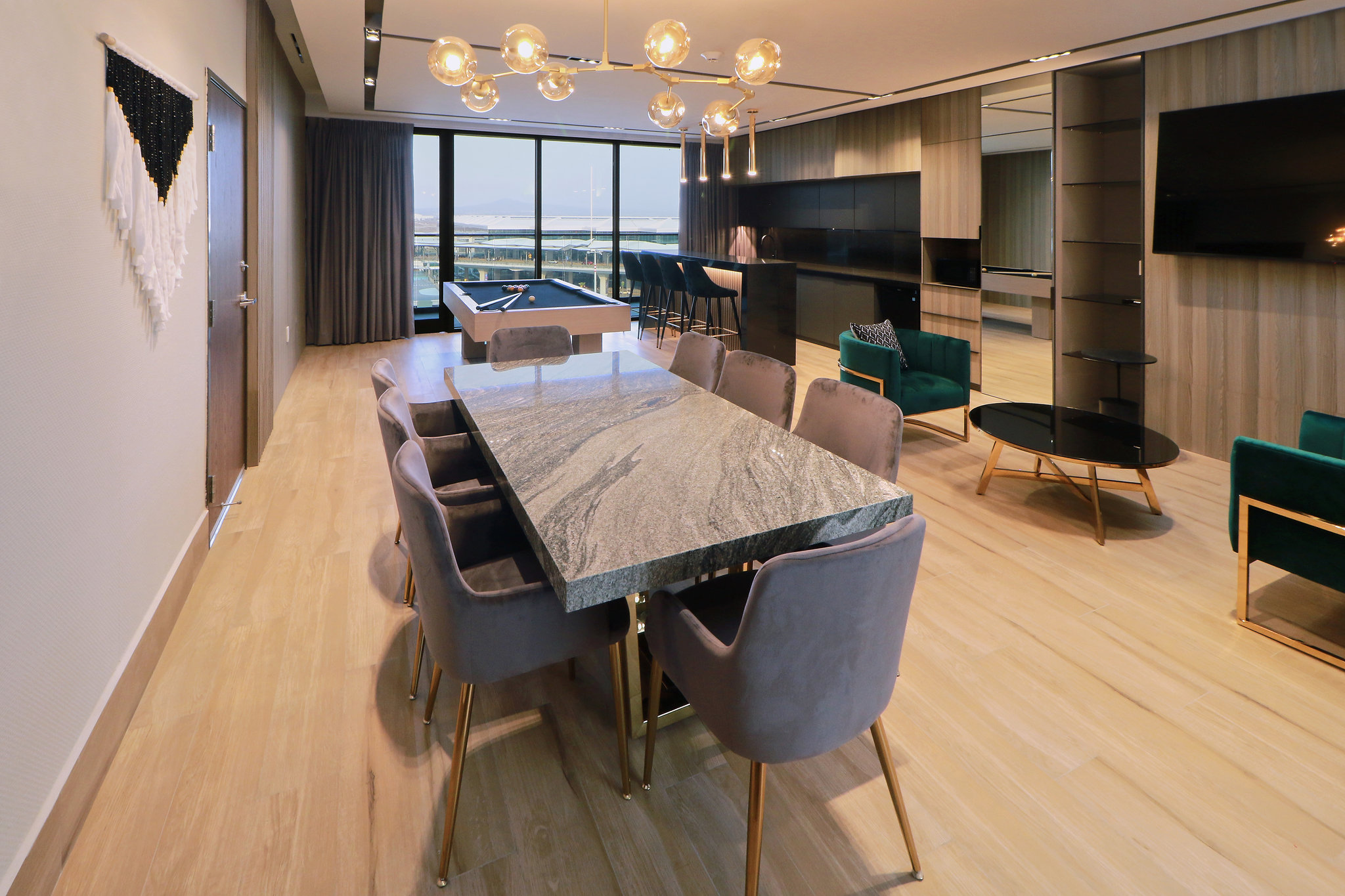 Images Holiday Inn & Suites Mexico Felipe Angeles Airport by IHG