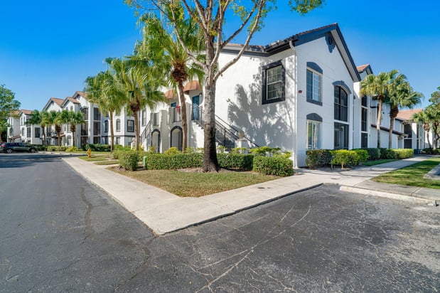 Images Advenir at Aventine