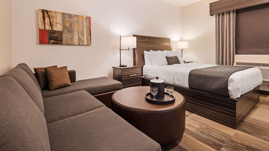Guest room Best Western Plus Airport Inn & Suites Saskatoon (306)986-1514