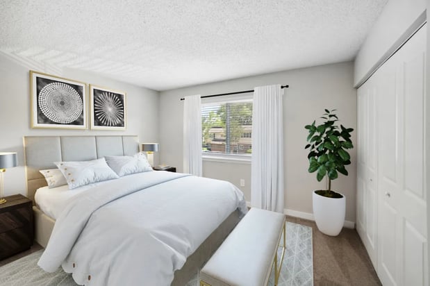 Images Lakecrest Apartments