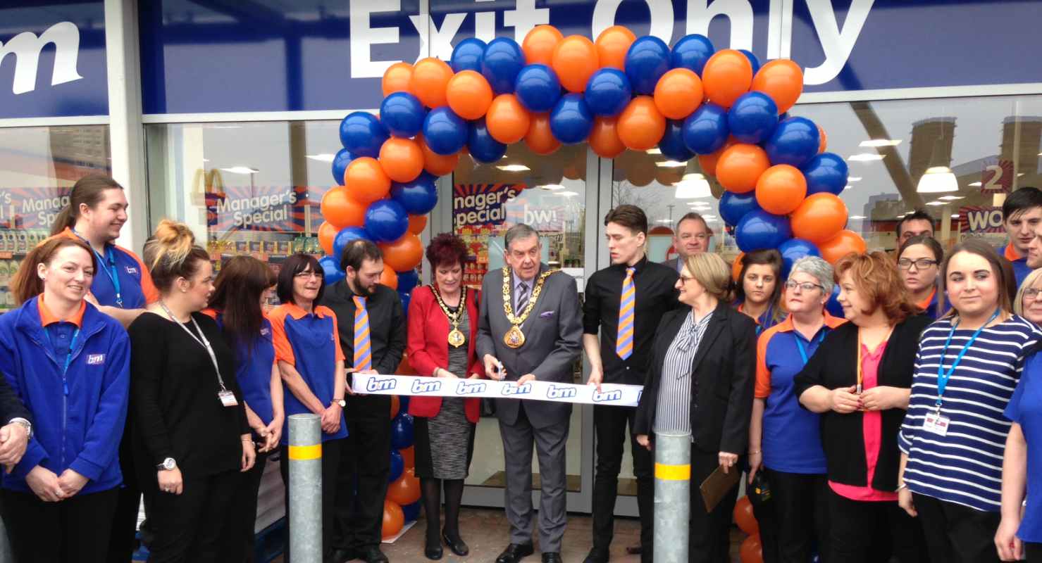 B&M Roker being formally opened by the Mayor of Sunderland Barry Curran and a representative from Grace House who has gratefully received £250 worth of B&M vouchers