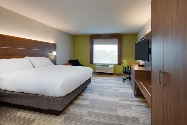Images Holiday Inn Express & Suites Tampa-Fairgrounds-Casino, an IHG Hotel