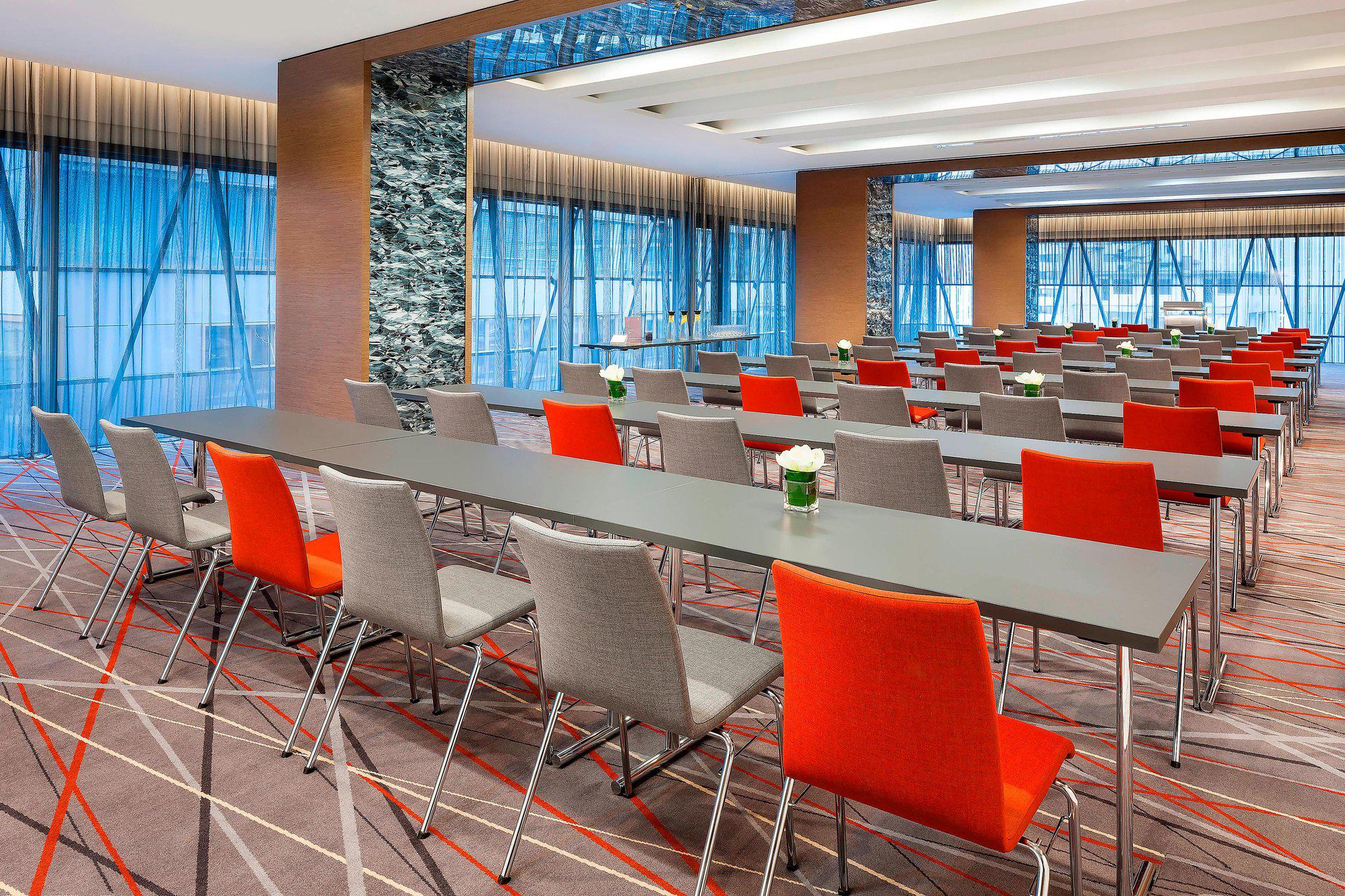 Sheraton Zurich Hotel, Pfingstweidstrasse 100 in Zurich