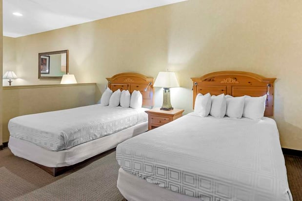 Images Best Western Plus Revere Inn & Suites