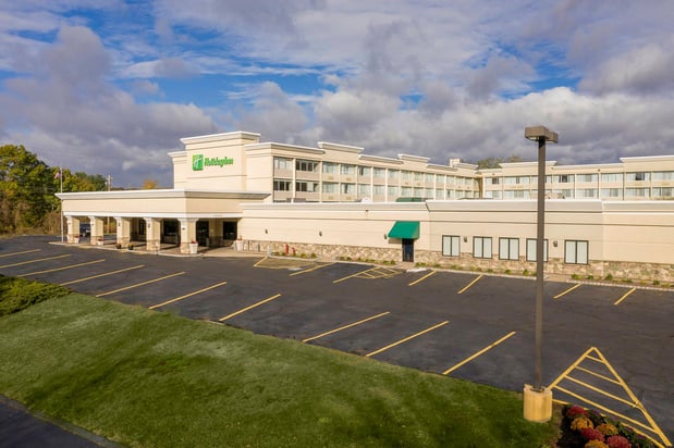 Images Holiday Inn & Suites Marlborough by IHG