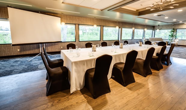 Images Holiday Inn Milwaukee Riverfront by IHG