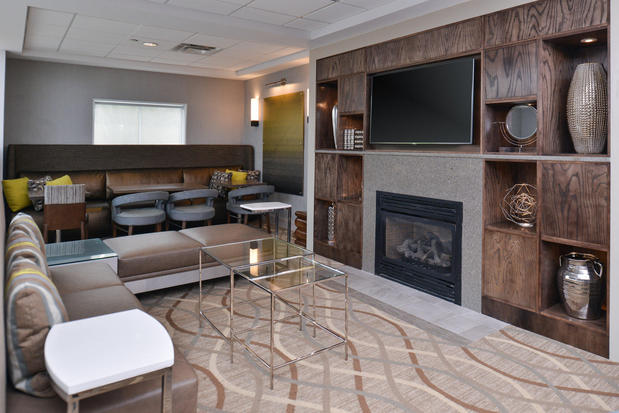 Images Holiday Inn Express & Suites Lafayette by IHG