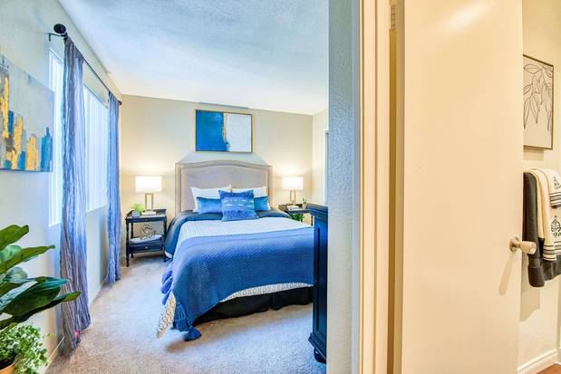 Images Tuscany Hills Apartments