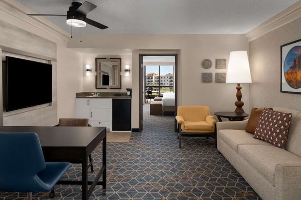 Images Embassy Suites by Hilton Phoenix Biltmore