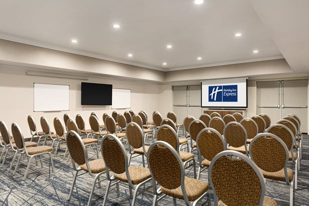 Images Holiday Inn Express & Suites Bakersfield Central by IHG
